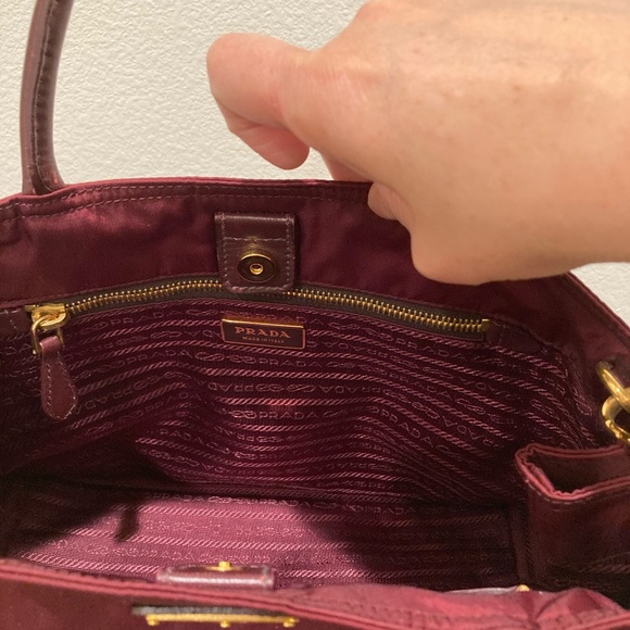 Vintage Prada nylon shoulder bag - Picture 4 of 8